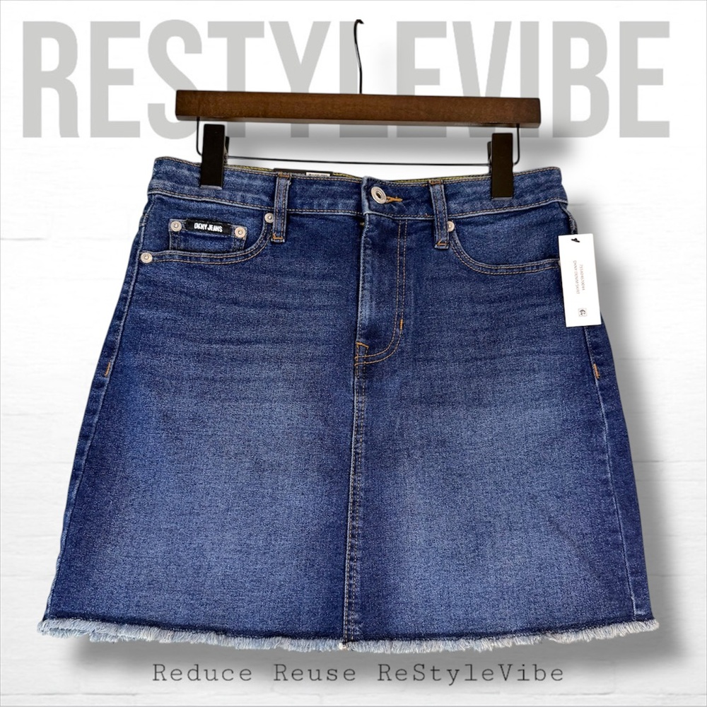 DKNY Women’s Size 4 Denim Jean Skirt Mini NWT Stretch 5 Pocket Styling Mid Rise